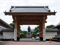 日蓮宗福岡別院 日蓮聖人銅像護持協会 参道門